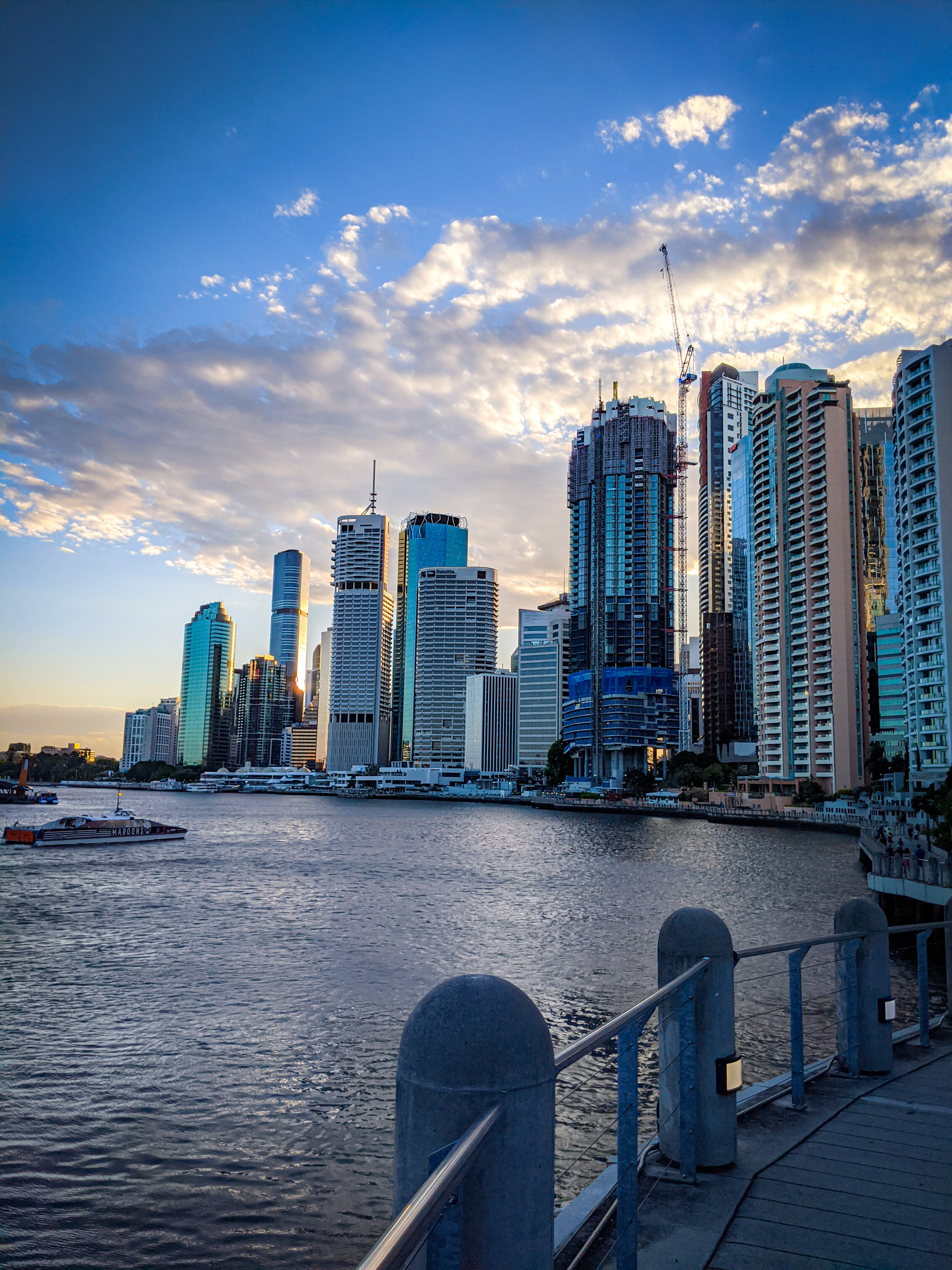 A Brisbane Ferry heading in to the Brisbane CBD